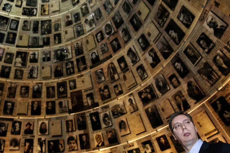 
	V&iacute;timas do holocausto na S&eacute;rvia: Mais de 70 anos depois de ter sido declarada livre de judeus, a S&eacute;rvia aprovou uma lei para restituir &agrave; pequena comunidade judaica as propriedades sem herdeiros
 (Gali Tibbon / Reuters)