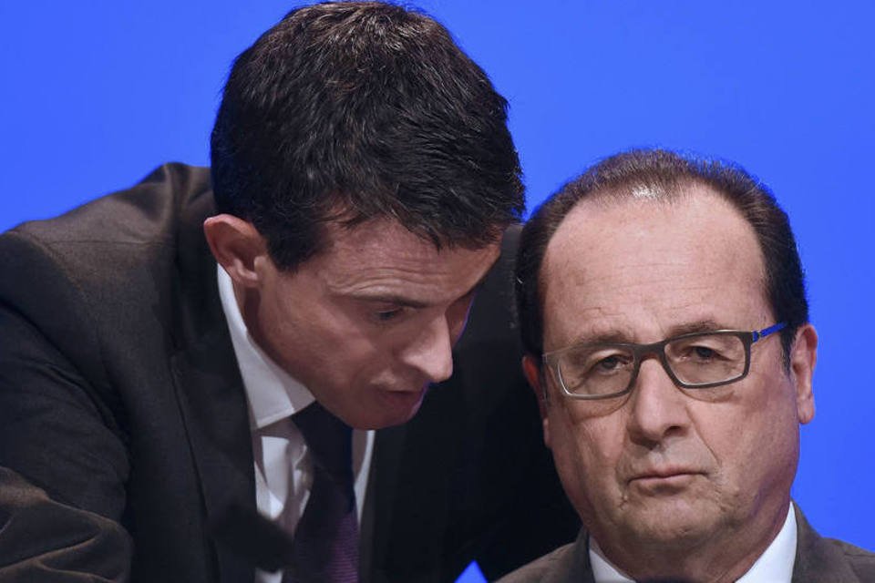 Impopularidade de Hollande e Valls alcança recorde na França