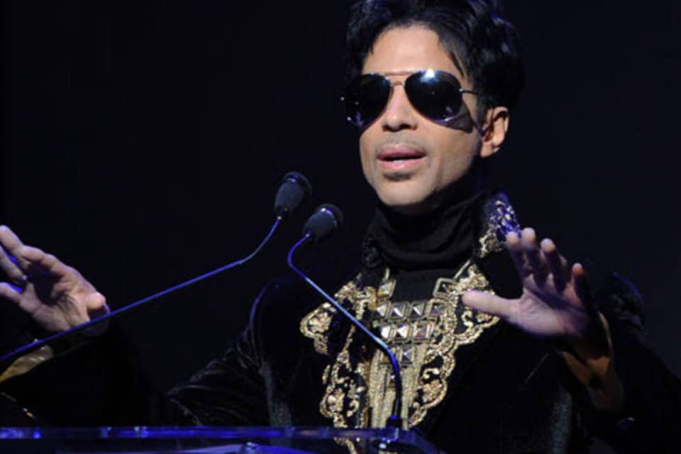 Prince apresenta novo álbum em show secreto em Londres