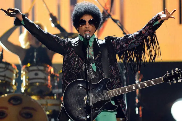 
	Prince: &quot;Guitarra &eacute; t&atilde;o &uacute;nica como o piano de Beethoven ou o sax de John Coltrane&quot;, disse diretor da casa de leil&otilde;es
 (Ethan Miller/Getty Images)
