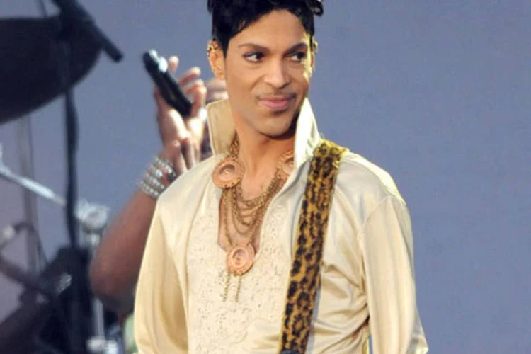 Segundo nota, Prince "não poderá vir na data anunciada" (Getty Images)