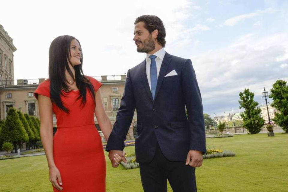 Príncipe Carl Philip, da Suécia, vai se casar no ano que vem