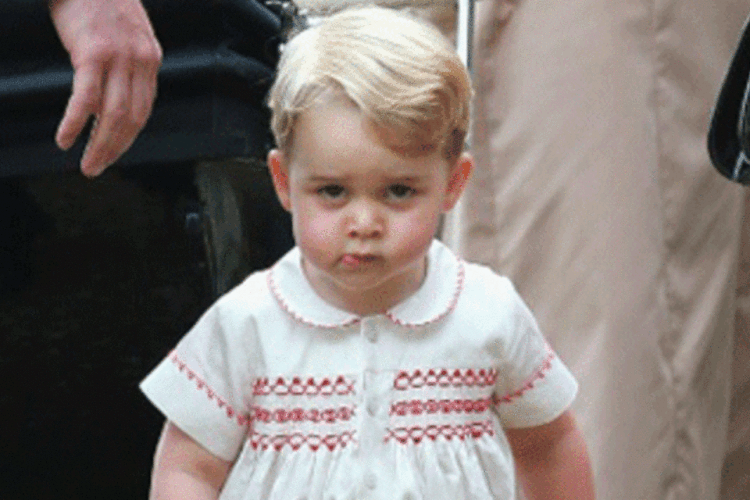 
	Pr&iacute;ncipe George: ao contr&aacute;rio do batismo da princesa Charlotte, h&aacute; quinze dias, o anivers&aacute;rio ser&aacute; comemorado de forma discreta na resid&ecirc;ncia de Anmer Hall, em Norfolk
 (AFP / Chris Jackson/AFP)