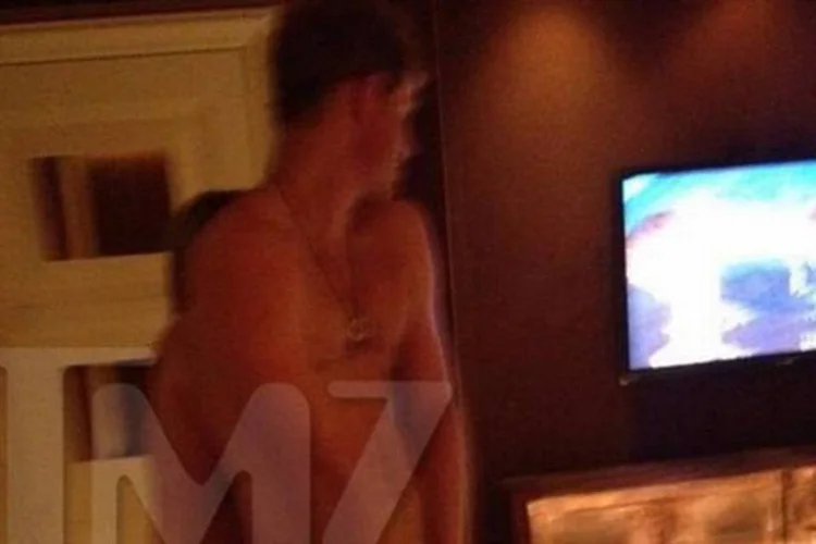 
	Foto do pr&iacute;ncipe Harry nu, publicada pelo site TMZ: as fotos j&aacute; circulavam com profus&atilde;o pela rede antes da publica&ccedil;&atilde;o
 (Reprodução/TMZ)