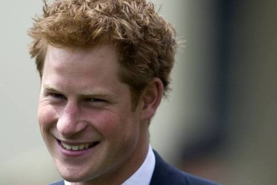 68% dos britânicos apoiam comportamento do príncipe nu