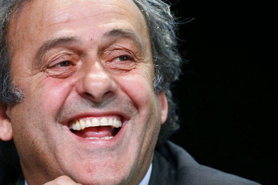 Platini diz que é "o mais preparado" para dirigir a Fifa