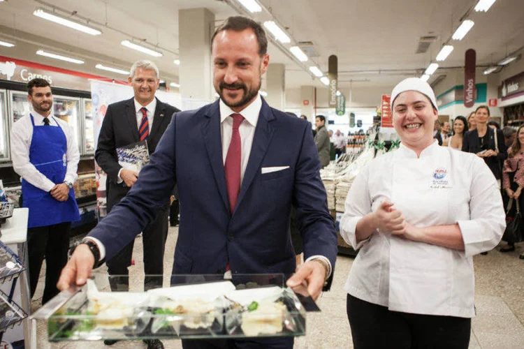 O Príncipe Herdeiro da Noruega, Magnus Haakon, no Rio de Janeiro: volumes de exportação de bacalhau da Noruega para o Brasil caíram 37% (Eduardo Zappia/Bloomberg)