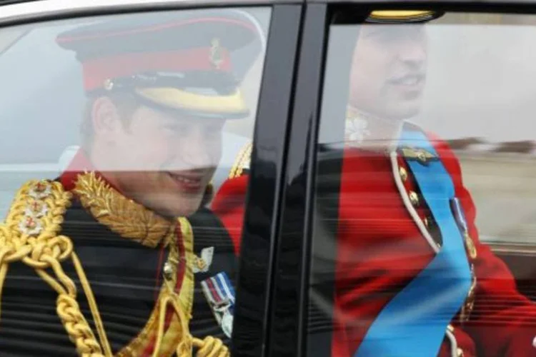 William se casará vestindo o uniforme escarlate da Guarda Irlandesa (Getty Images)