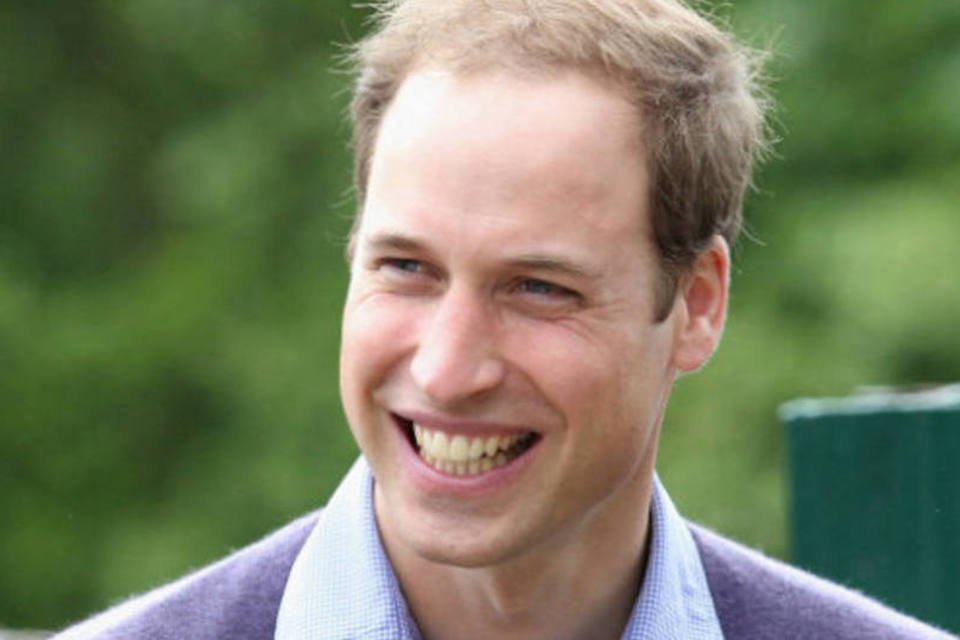 Príncipe William vai ser piloto de helicóptero ambulância