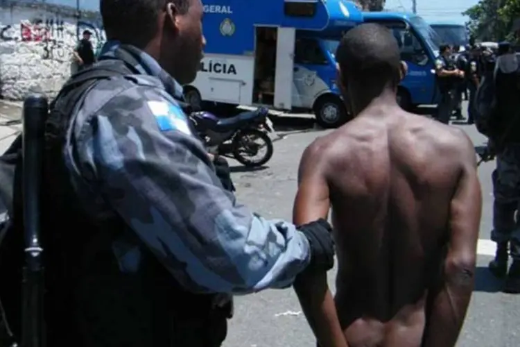 Traficante é preso no Alemão (AGÊNCIA BRASIL)