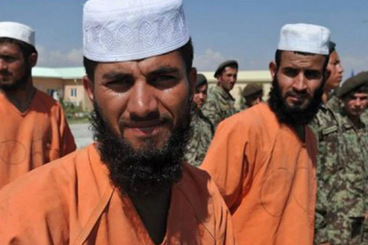 Prisioneiros da prisão de Bagram: na prisão estão encarcerados há 10 anos supostos membros da rebelião talibã ou da Al-Qaeda (©AFP / Shah Marai)