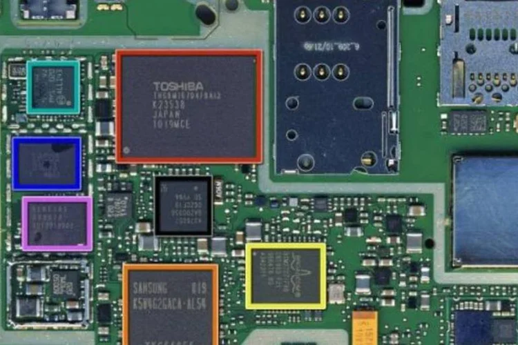 
	Semicondutores em placa m&atilde;e: a import&acirc;ncia da proposta para a economia brasileira, especialmente para o setor de Ci&ecirc;ncia e Tecnologia, foi destacada no plen&aacute;rio
 (Divulgação/Toshiba)