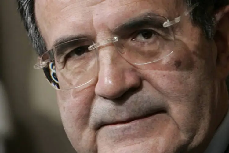 O ex-primeiro-ministro italiano Romano Prodi: a próxima rodada de votação está prevista para sábado, e autoridades da centro-esquerda dizem que vão fazer um novo esforço para que Prodi ganhe a eleição. (REUTERS/Tony Gentile)