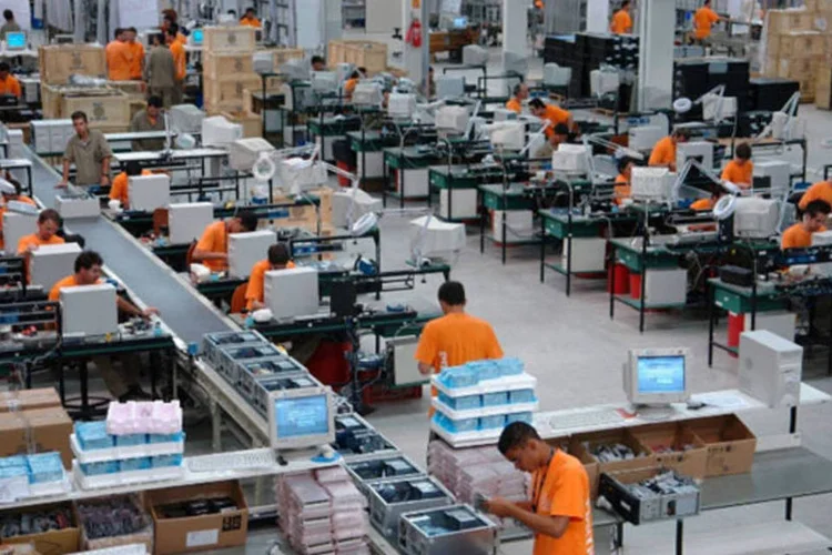 Produção de computadores na Positivo Informática: ação tem alto retorno potencial, mas é investimento de risco  