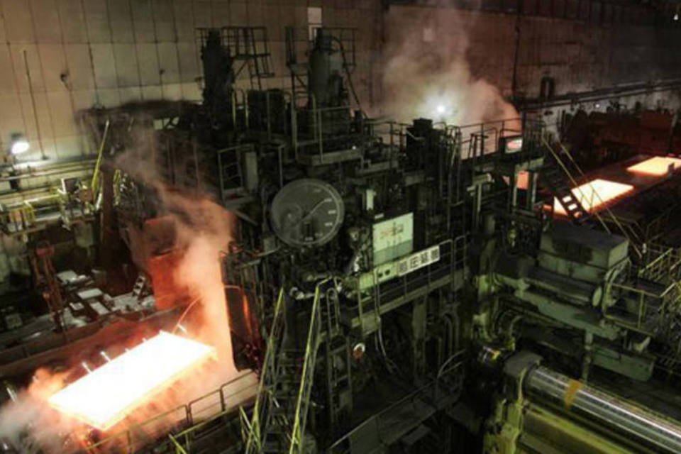Produção nacional de aço bruto deve cair 3,4% em 2015