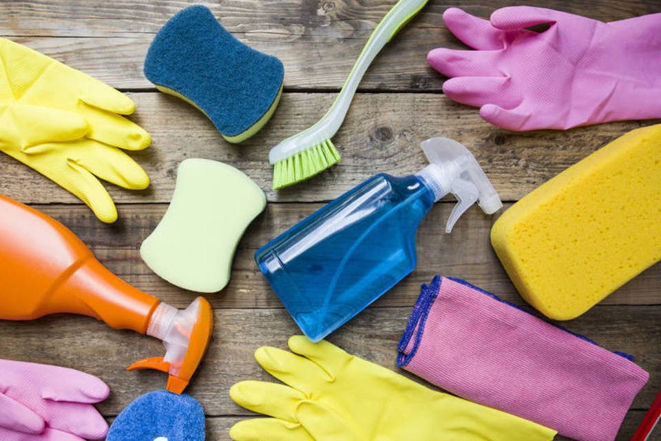 7 alimentos que podem substituir os produtos de limpeza