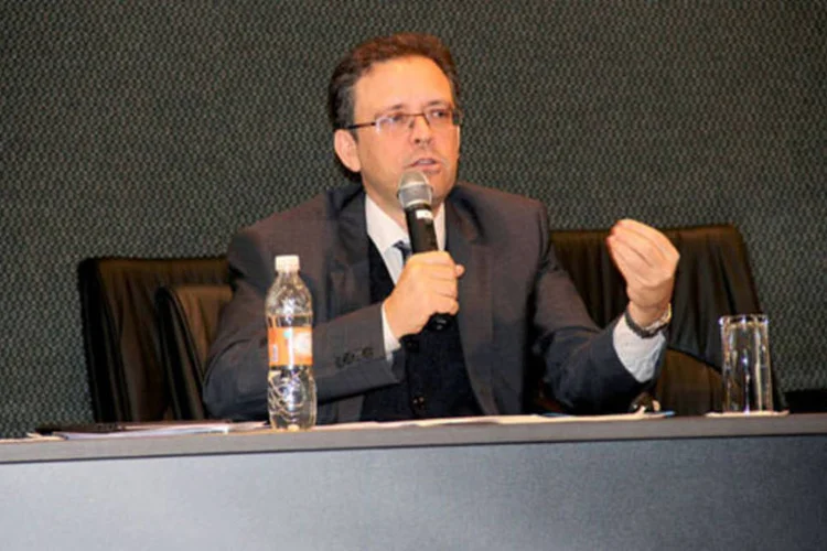 
	Professor da USP: de acordo com o professor, mesmo que o governo tenha conseguido alterar a meta fiscal em dezembro de 2015, os cr&eacute;ditos foram abertos nos meses de julho e agosto
 (Divulgação / TCM)