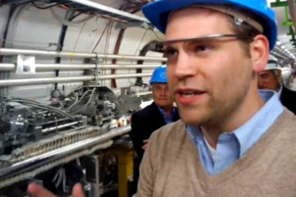 Professor visita o LHC com o Google Glass