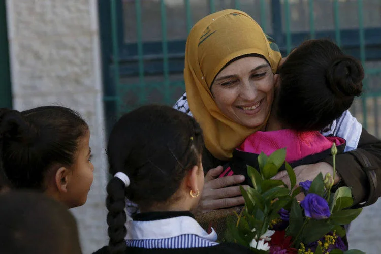 
	Hanan Al Hroub: &quot;Eu ganhei. A Palestina ganhou. Todos n&oacute;s temos o poder, n&oacute;s podemos mudar o mundo&quot;, disse a professora
 (Mohamad Torokman/Reuters)