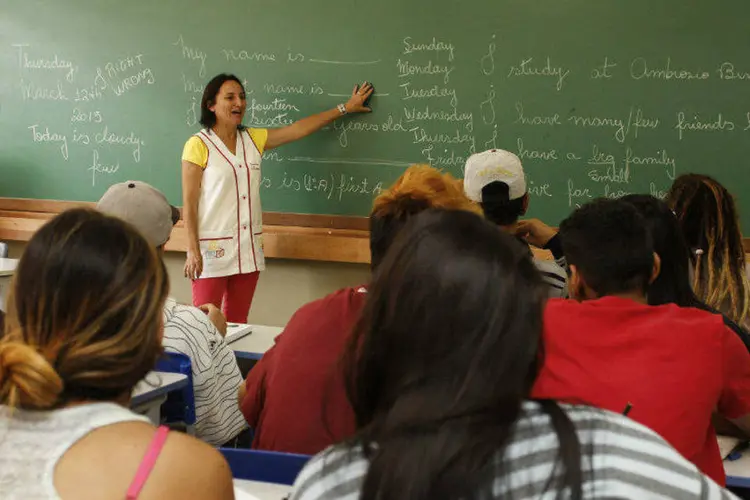 
	Professores: a m&eacute;dia de sal&aacute;rio inicial para professores da pr&eacute;-escola entre os pa&iacute;ses da OCDE &eacute; mais do que o dobro do que no Brasil
 (Pedro Ribas/ ANPr)