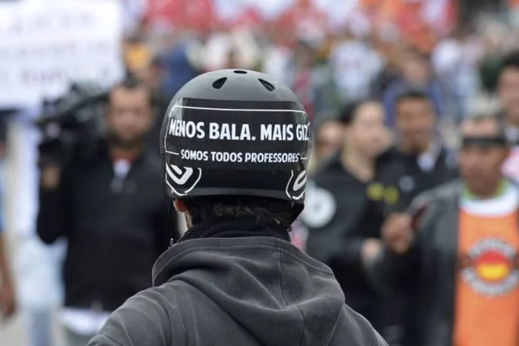 
	&quot;Menos bala, mais giz&quot;: professores protestam contra viol&ecirc;ncia policial em Curitiba
 (Wilson Dias/Agência Brasil)
