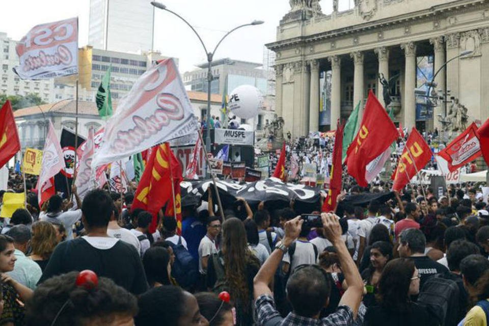 Professores da rede estadual entram em greve no Rio