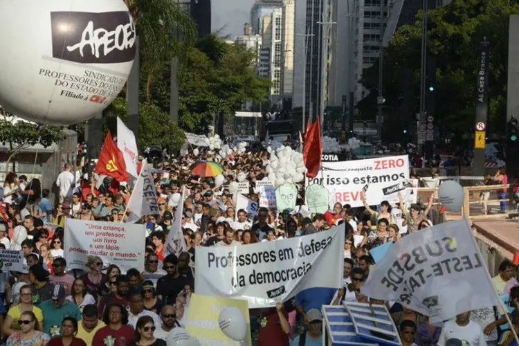 
	A greve dos professores, que terminou em 12 de junho, foi a mais longa da hist&oacute;ria de docentes da rede
 (Inácio Teixeira/ Coperphoto/ Apeoesp)