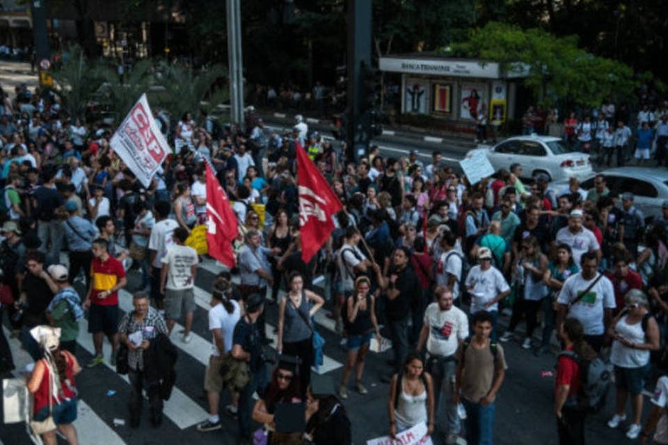 Professores estaduais mantêm greve em São Paulo
