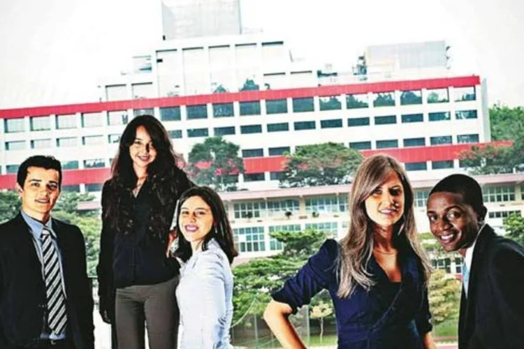 Profissionais do Bradesco na sede, em Osasco: 47% dos jovens se veem trabalhando no banco pelos próximos dez anos (Alexandre Battibugli/EXAME.com)