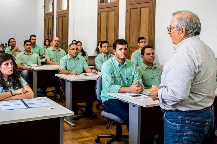 Profissionais da Vale durante aula sobre mineração, em Belo Horizonte (MG): curso de especialização foi criado pela mineradora em parceria com 
a Universidade Federal de Ouro Preto  (Rafael Motta / VOCÊ RH)