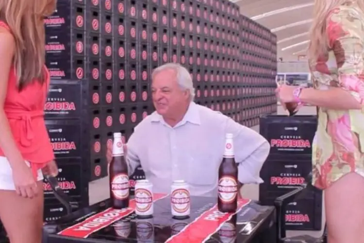 A cerveja ficou famosa nacionalmente em maio ao ser anunciada, de forma indireta e espontânea, durante dois meses no programa "Pânico na TV", da Rede TV (Reprodução)