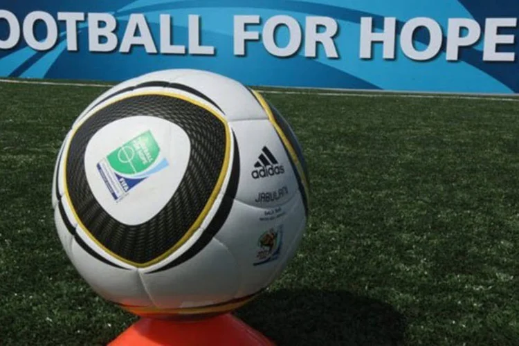 
	Football for Hope: &quot;o futebol n&atilde;o pode mudar o mundo, mas possui a for&ccedil;a para contribuir para melhorar a vida de muitas pessoas&quot;, afirmou o presidente da Fifa, Gianni Infantino
 (Divulgação / FIFA)