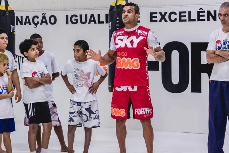 Vitor Belfort, em uma das suas academias: "acredite no que faz" (Divulgação/Fortfit)