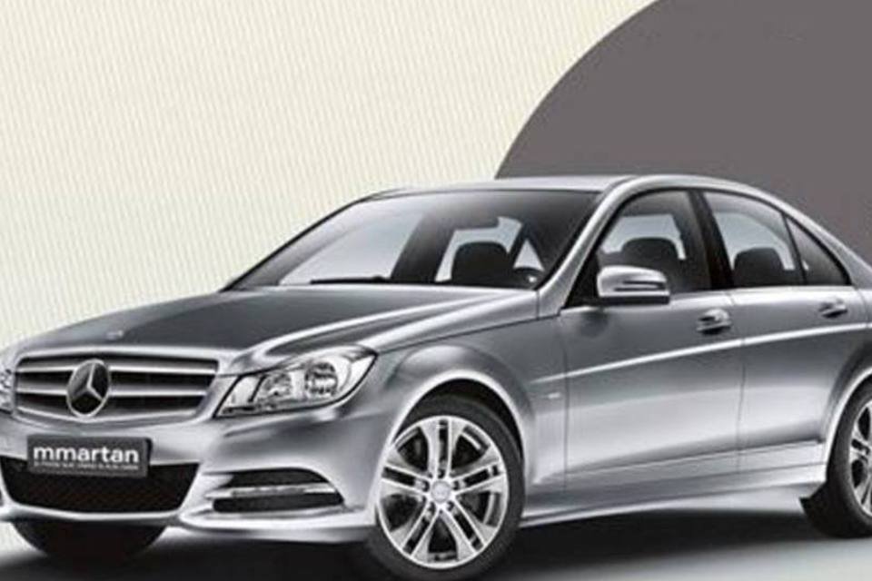 Mmartan premia clientes com um Mercedes Benz