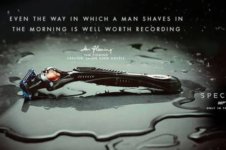 
	Propaganda da Gillette com o novo filme do James Bond &quot;Spectre&quot;: campanha come&ccedil;ar&aacute; com um comercial de TV, vinculando a a&ccedil;&atilde;o ic&ocirc;nica inspirada no mundo de James Bond com as ferramentas precisas da Gillette
 (Divulgação)