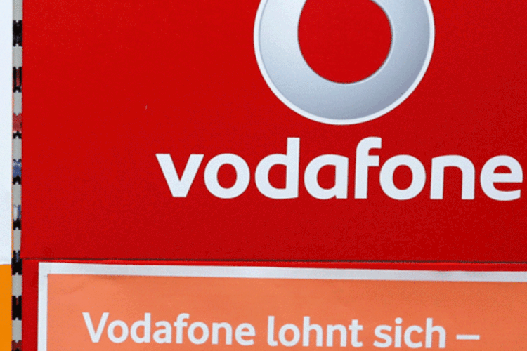 
	Vodafone: operadora divulgou quedas recordes em sua receita nos &uacute;ltimos 18 meses
 (REUTERS/Fabrizio Bensch)