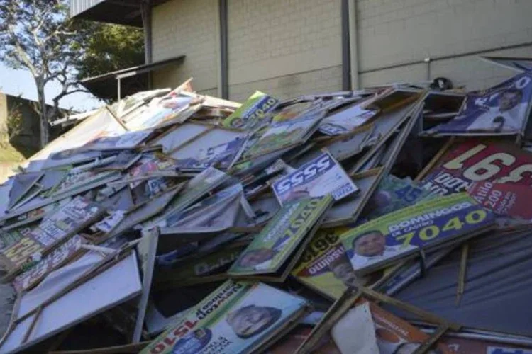 Em Belo Horizonte, Justiça Eleitoral apreende nas ruas material de campanha utilizados fora do horário permitido (Valter Campanato/Agência Brasil)