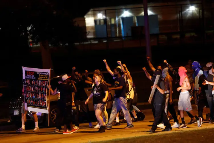 
	Protestos: os protestos de domingo foram menos maci&ccedil;os e destrutivos que os da noite de s&aacute;bado
 (Aaron P. Bernstein / Reuters)