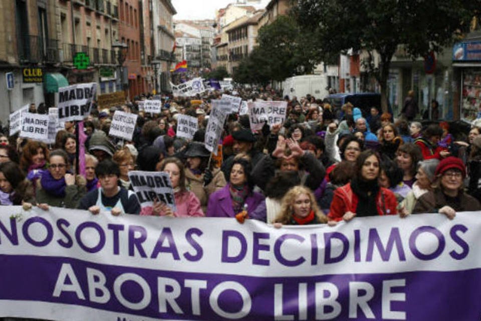Milhares protestam em Madri contra mudança em lei de aborto