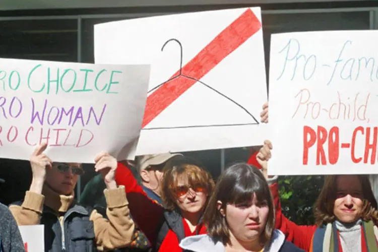 Estudantes da Universidade do Texas durante um protesto a favor do direitos das mulheres pelo aborto, em Austin (Jana Birchum/Getty Images)