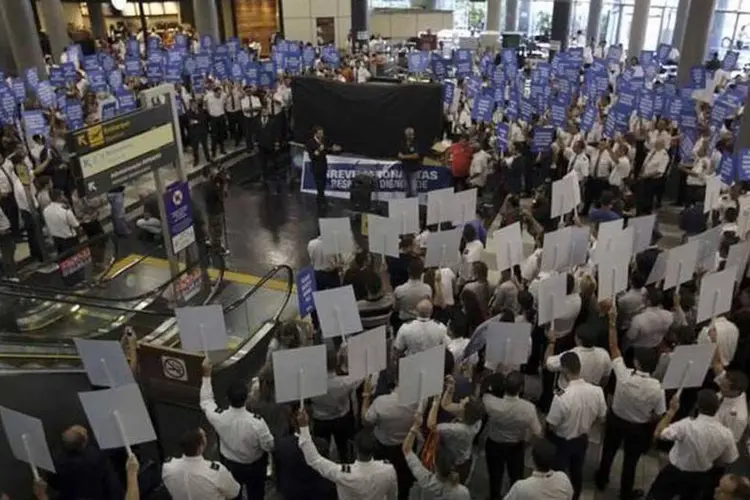 
	Paralisa&ccedil;&atilde;o nos aeroportos: a audi&ecirc;ncia foi marcada depois da greve nacional de duas horas realizada no dia 3 de fevereiro, que atingiu 12 aeroportos do pa&iacute;s
 (Paulo Whitaker/Reuters)