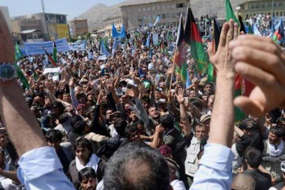 Candidato lidera protestos contra fraude nas eleições afegãs