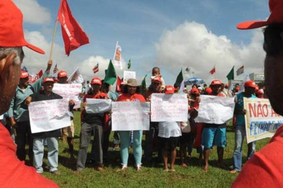 Brasília tem protestos contra Código Florestal e agrotóxicos