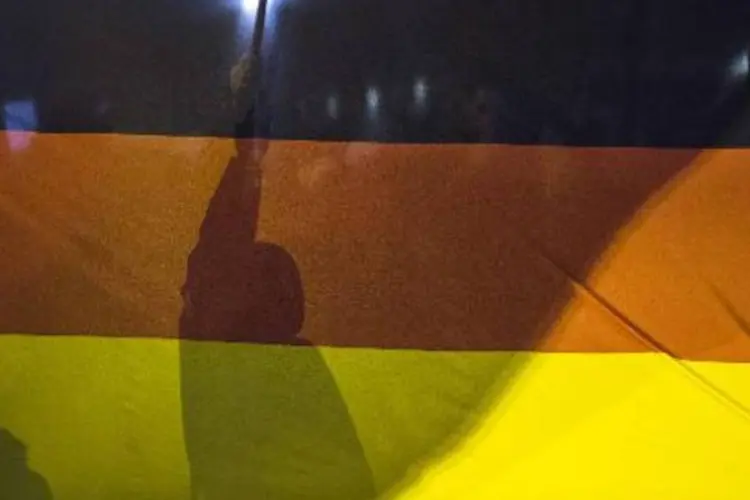 
	Bandeira da Alemanha durante protesto: &quot;n&atilde;o deixaremos que o &oacute;dio nos divida&quot;, era o lema da passeata
 (Odd Andersen/AFP)