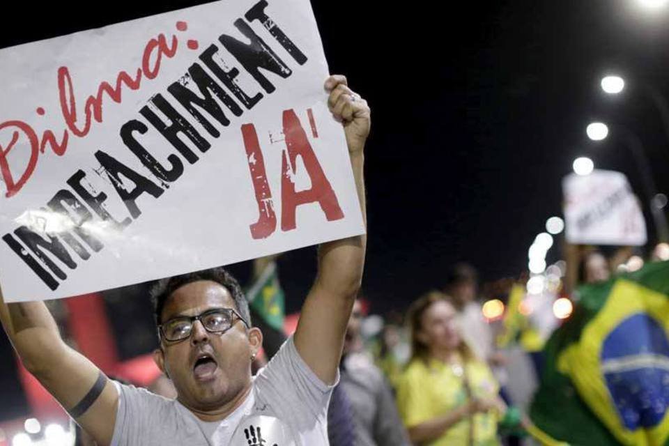 Grupos e partidos de oposição se juntam em atos contra Dilma