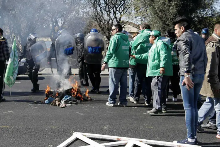 Protesto em Buenos Aires: ato ocorre em meio à raiva contra a inflação e o custo de vida (Enrique Marcarian/Reuters)