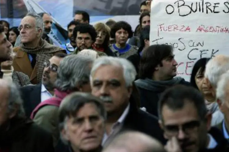 
	Manifesta&ccedil;&atilde;o em Buenos Aires contra a justi&ccedil;a americana em disputa contra a Argentina
 (Juan Mabromata/AFP)