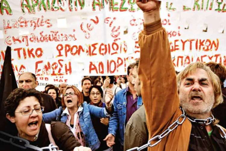 Grécia vive um blecaute informativo pela participação na greve dos jornalistas de toda a imprensa (Aris Messinis/AFP)
