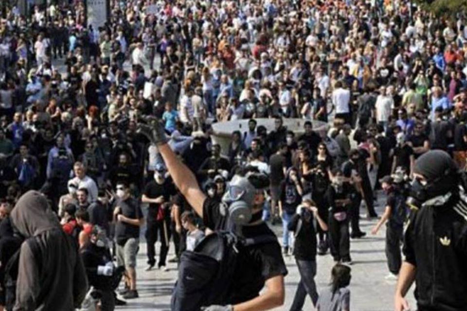 UE e FMI concluem inspeção em Atenas, gregos protestam