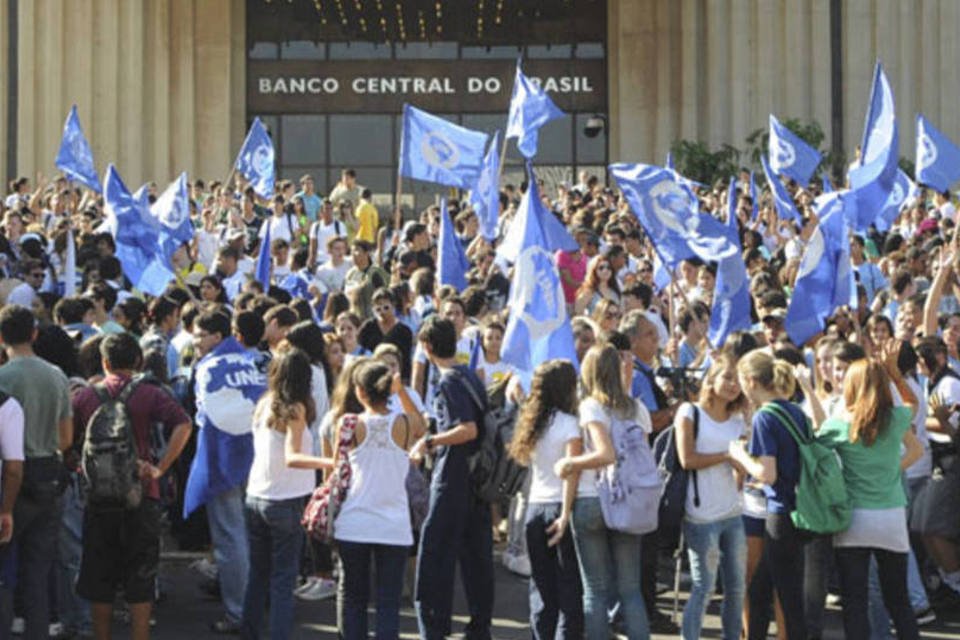 Copom define hoje taxa Selic, sob pressão por redução de juros